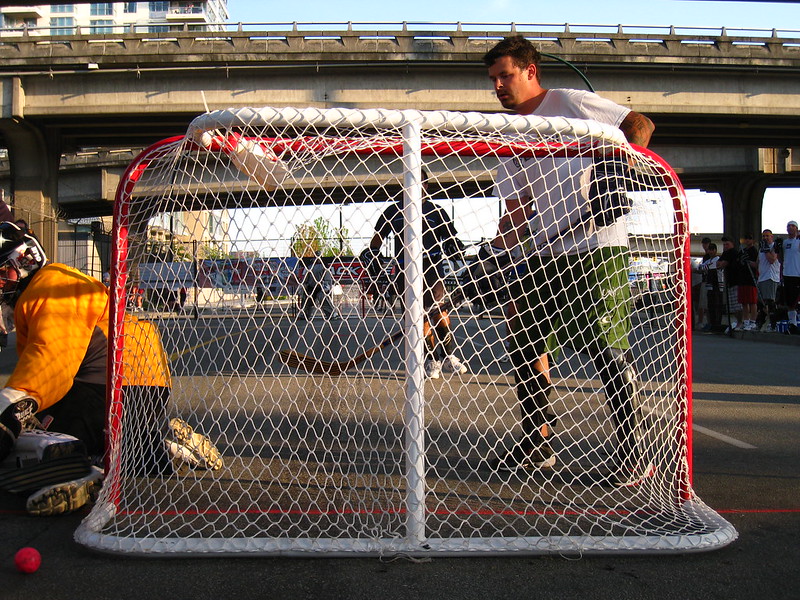 Joueurs de hockey dans la rue